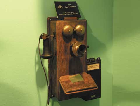Таким телефон был в 1911 году