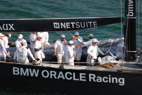 Яхта BMW Oracle Racing на гонке «Кубок Америки»
