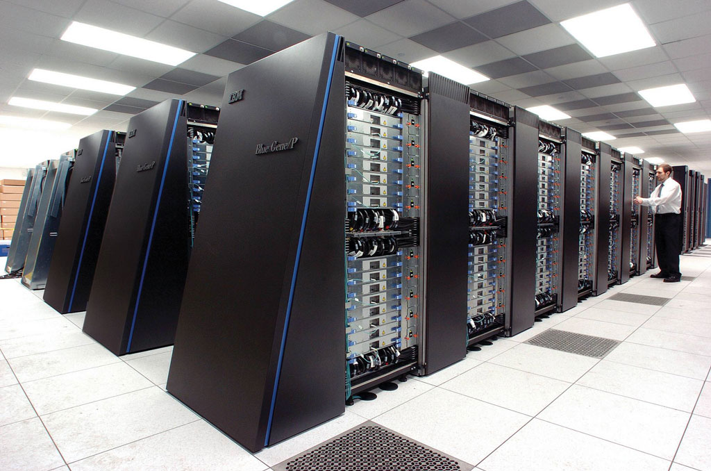 IBM Blue Gene – проект массово-параллельной архитектуры, разработанный для создания нескольких суперкомпьютеров и направленный на достижение скорости обработки данных, превышающей 1 петафлопс